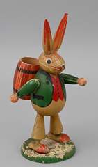 <b>Große Osterhasenfigur mit Rückenbehälter</b>