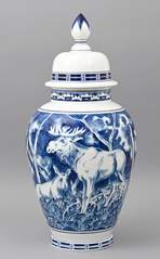 <b>Große und außergewöhnlich dekorierte Deckelvase Meissen mit Tiermalerei</b>