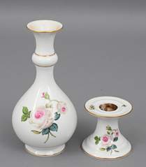 <b>Vase und Kerzenhalter Weiße Rose, Meissen</b>