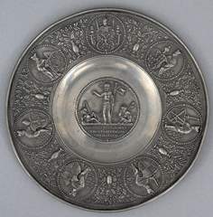 <b>Hostienteller/ Patene mit Christi Auferstehung</b>