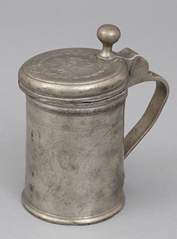<b>Kleiner Humpen mit Zunftzeichen des Bauhandwerks, datiert 1804</b>