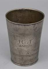 <b>Großer Becher, datiert 