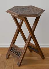 <b>Beistelltischchen oder Hocker im maurischen Stil</b>