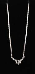 <b>Zartes und festliches Collier Weißgold</b>