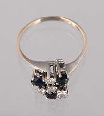 <b>Festlicher und modischer Saphir-Ring </b>