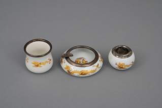 <b>Set aus Ascher, Streichholzdose und Vase, Meissen</b>