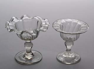 <b>Zwei kleine Biedermeier-Fußschalen</b>