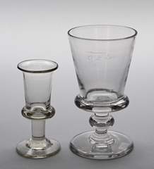 <b>Zwei Kelchgläser Formglas</b>