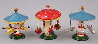 <b>Drei antike Spielzeugminiaturen Erzgebirge</b>