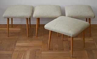 <b>Vier Midcentury-Hocker</b>
