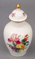 <b>Deckelvase Meissen Blumenmalerei</b>