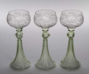 <b>Drei Jugendstil-Weinrömer</b>