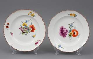 <b>Zwei Teller Meissen Manierblumenmalerei </b>