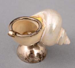<b>Luxuriöse Saliere Nautilus mit Gewürzlöffelchen</b>