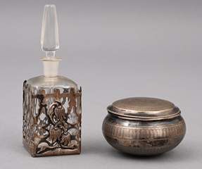 <b>Kleiner Flakon und kleines Silber-Döschen</b>