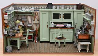 <b>Große Jugendstil-Puppenküche mit kompletter Ausstattung</b>