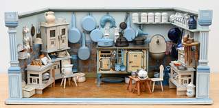 <b>Große Jugendstil-Puppenküche mit reicher Ausstattung</b>
