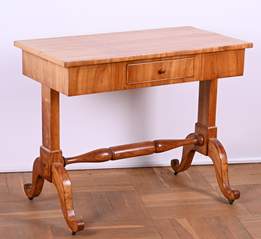 <b>Biedermeier-Schreibtisch</b>
