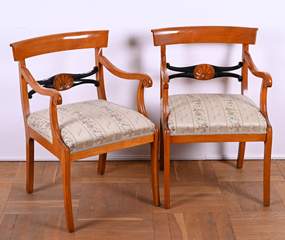 <b>Paar Armlehnstühle im Biedermeierstil</b>