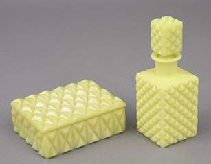 <b>Set aus Flakon und Deckeldose</b>
