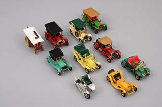 <b>Zehn Spielzeugautos der Firma Matchbox, Made by Lesney / Lesney Prod & Co LP, London, England.  Metall, Plastik. 1960er-70er Jahre.</b>