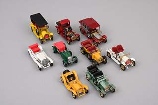 <b>Neun Spielzeugautos der Firma Matchbox, Made by Lesney / Lesney Prod & Co LP, London, England.  Metall, Plastik. 1960er-70er Jahre.</b>