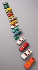 <b>18 Spielzeugautos der Firma Matchbox, Lesney Products & Co Ltd., London, England.  Metall, Plastik. 1960er-1970er Jahre.</b>