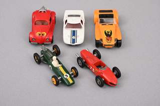 <b>Spielzeugautos der Firma Matchbox, Lesney Products & Co Ltd., London, England.  Metall, Plastik. 1960er-1970er Jahre.</b>
