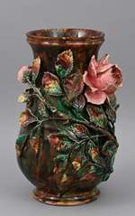 <b>Große Vase mit plastischen floralen Applikationen</b>