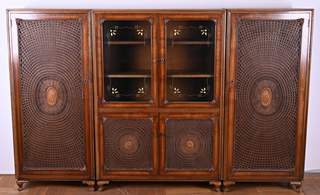 <b>Highboard/ Esszimmerschrank im Chippendale-Stil</b>