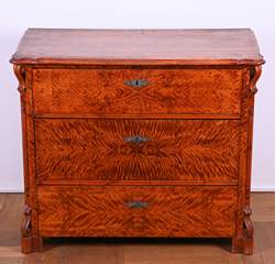 <b>Kommode mit tollem Furnierbild</b>