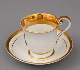 <b>Anlassbezogene Tasse mit Untertasse 