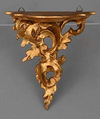 <b>Kleines Wandkonsol im Barockstil</b>