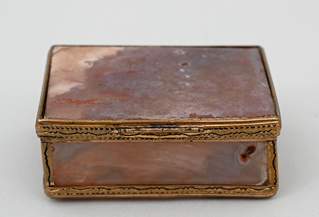 <b>Kleine Tabatiere aus Achat</b>