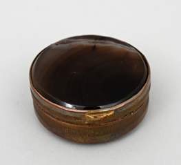 <b>Kleine Edelstein-Tabatiere</b>