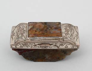 <b>Tabatiere in Pontonform</b>