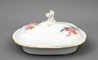 <b>Terrine mit Orchideendekor</b>