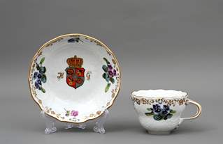 <b>Kaffeetasse mit Untertasse mit Wappen Schaumburg-Lippe</b>