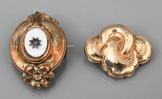 <b>Biedermeier-Broschen</b>