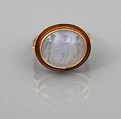 <b>Ring mit heller Gemme</b>