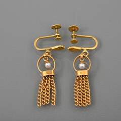 <b>Paar Ohrschrauben mit Anhängern</b>