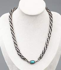 <b>Schlangenkette mit Schmucksteinen</b>