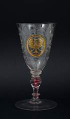 <b>Pokalglas mit Zwischengoldmedaillon</b>