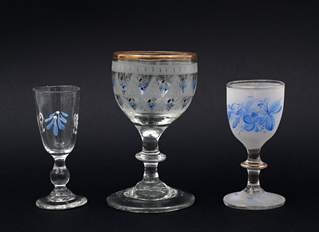 <b>Drei kleine Kelchgläschen</b>