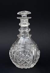 <b>Karaffe mit Schliffdekor</b>