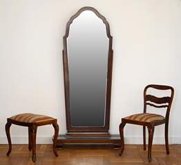 <b>Art déco-Ensemble aus Standspiegel, Hocker und Stuhl</b>