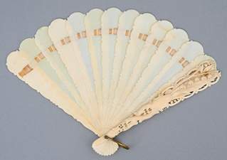 <b>Fächer Elfenbein</b>