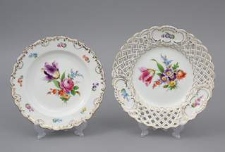 <b>Zwei Teller Meissen Blumenmalerei</b>