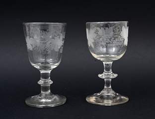<b>Zwei  kleine Kelchgläser</b>