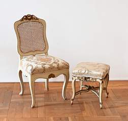 <b>Barocker Stuhl und kleiner Hocker</b>